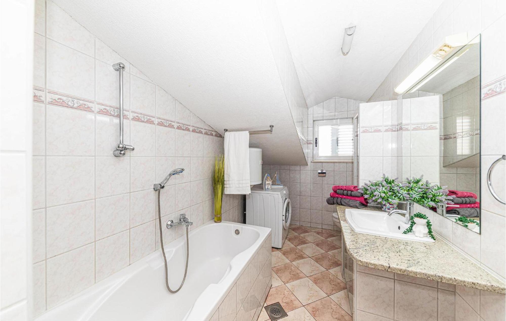 Nice Apartment In Kastel Stafilic With Sauna Kaštela Esterno foto