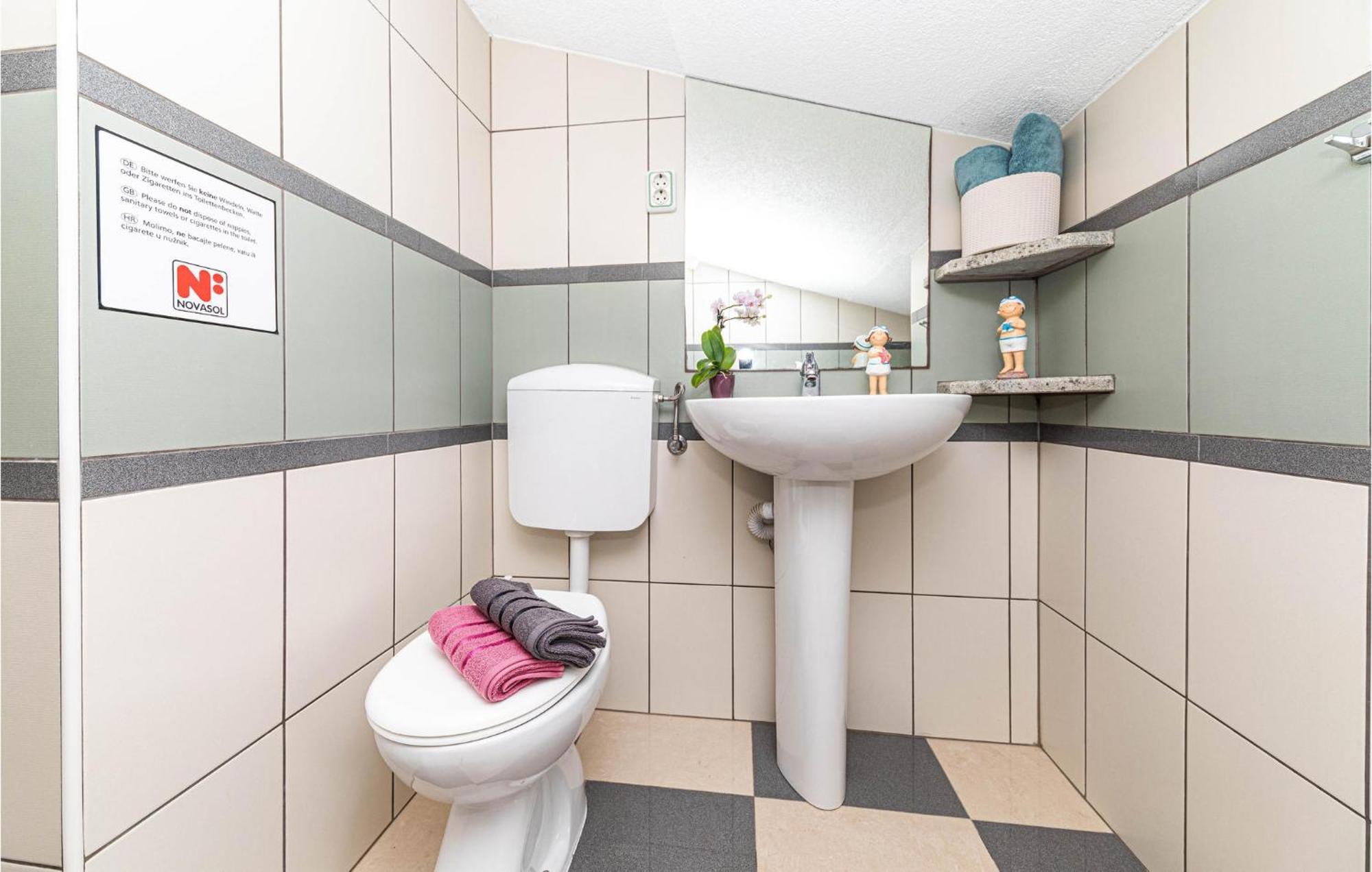 Nice Apartment In Kastel Stafilic With Sauna Kaštela Esterno foto
